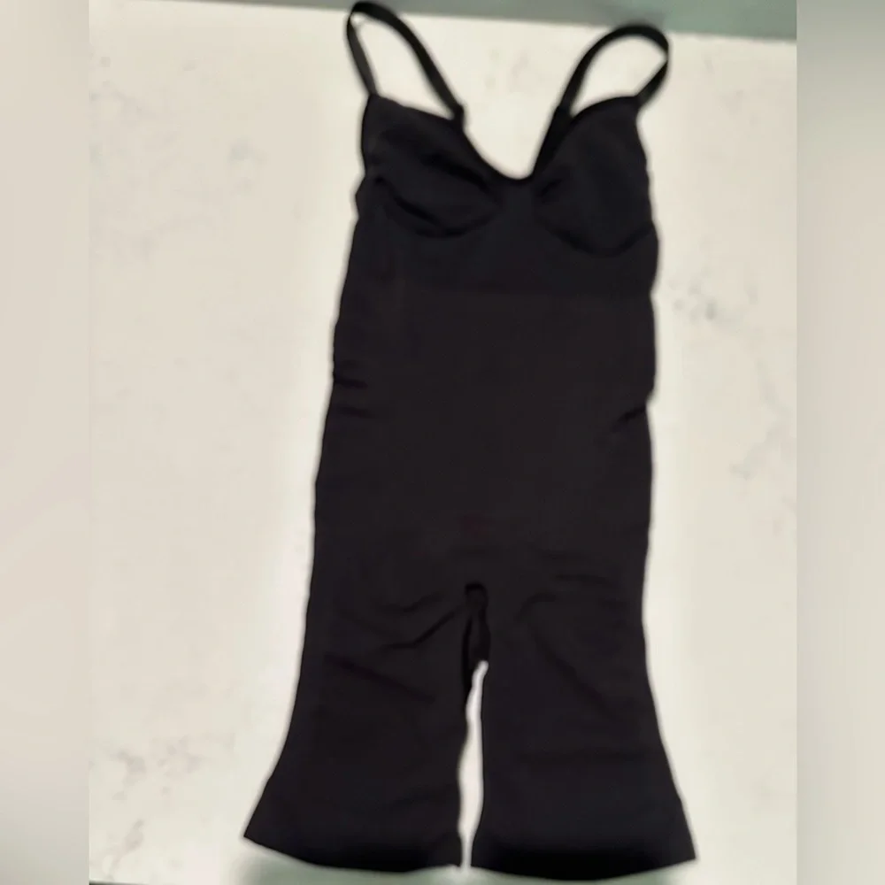 SKIMS Seamless Sculpt Mid Thigh Bodysuit Size S/M - Picture 4 of 5